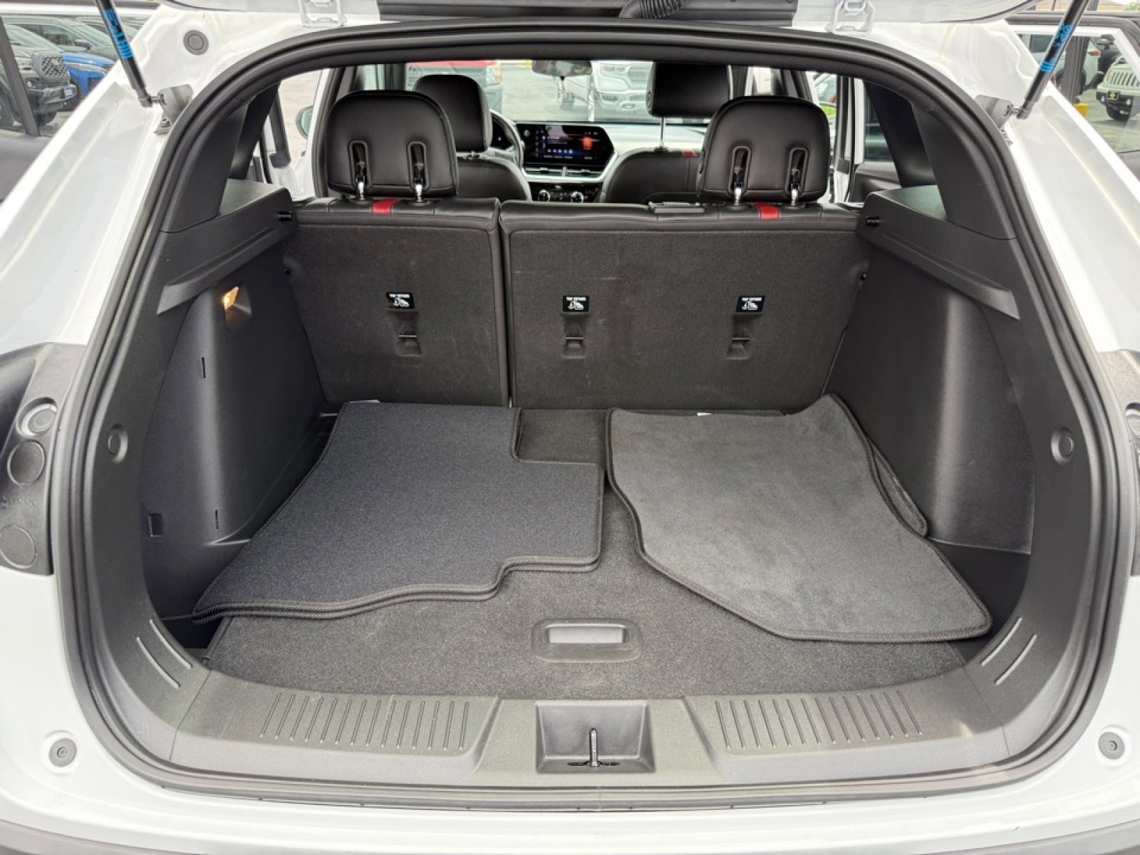 Used 2024 Chevrolet Trax RS w/ Driver Confidence Package image 19