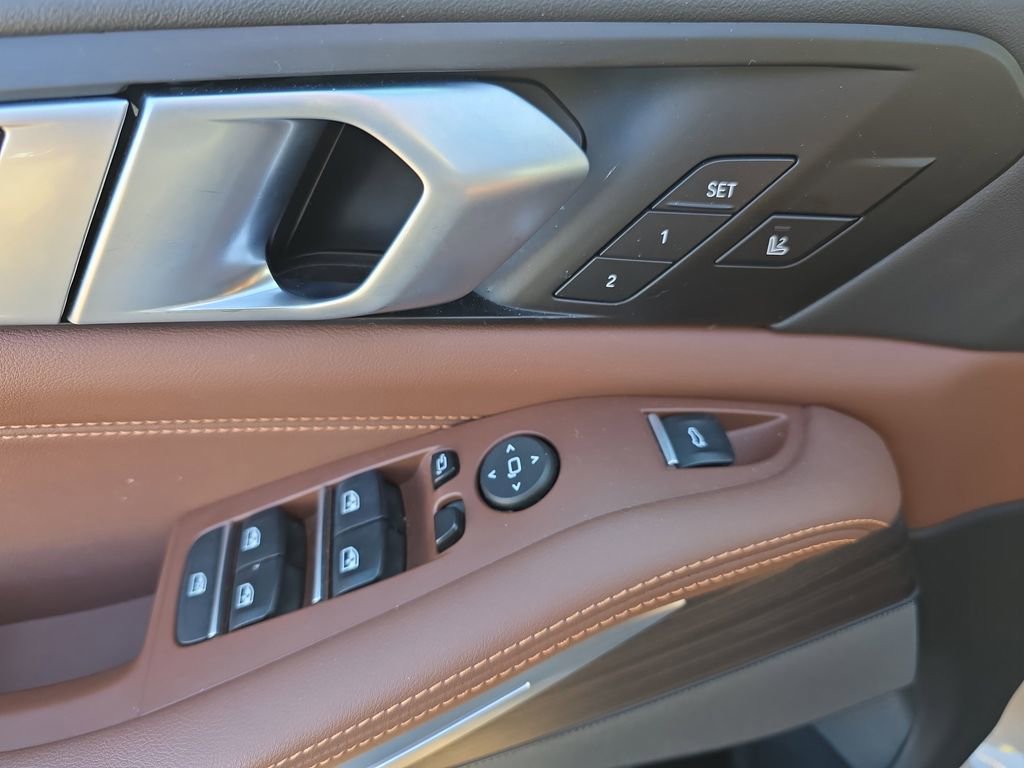 Used 2024 BMW X5 xDrive40i w/ Premium Package image 21