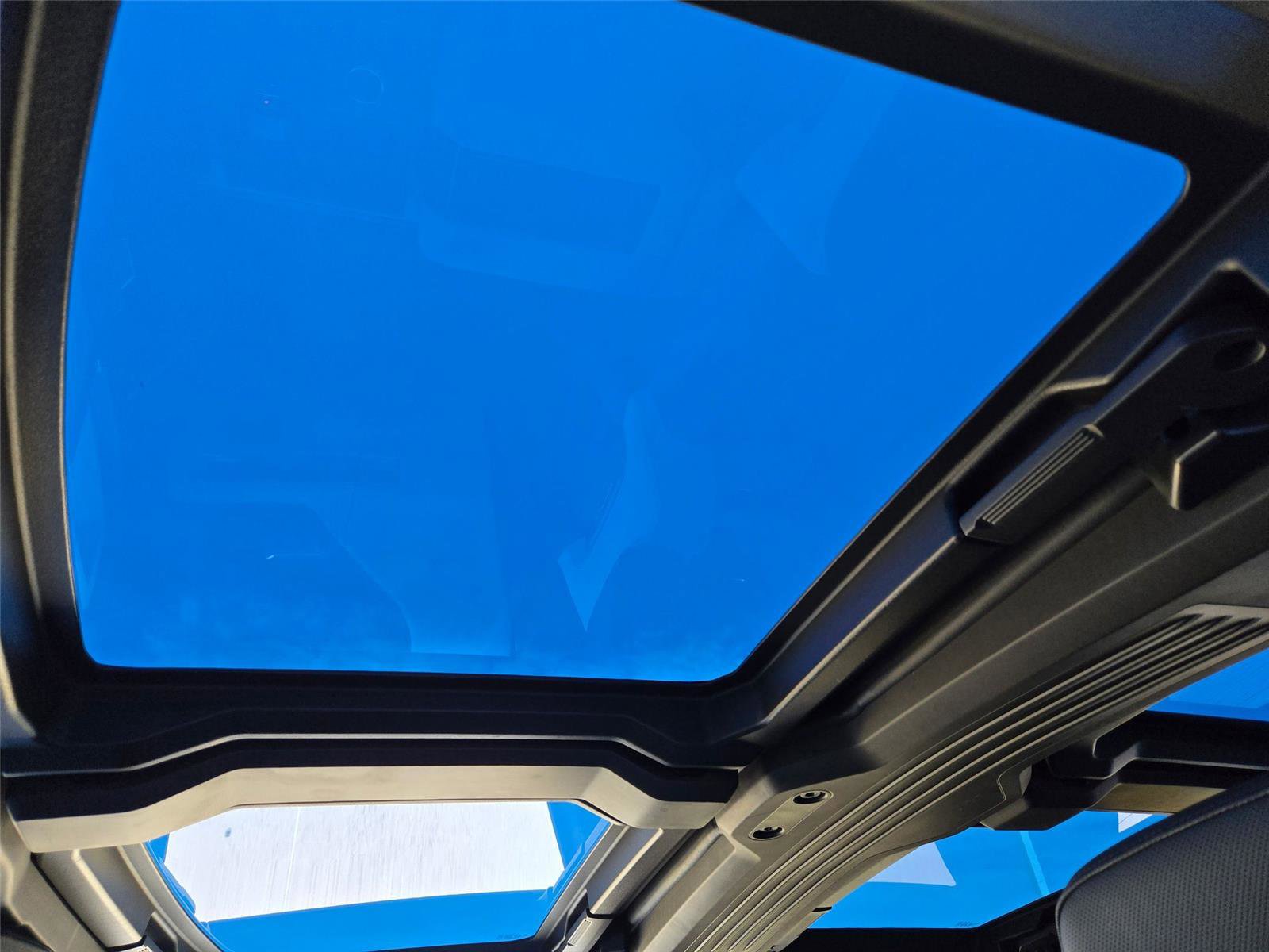 Used 2025 GMC Hummer EV 3X w/ LPO, Dark Essentials Package image 7