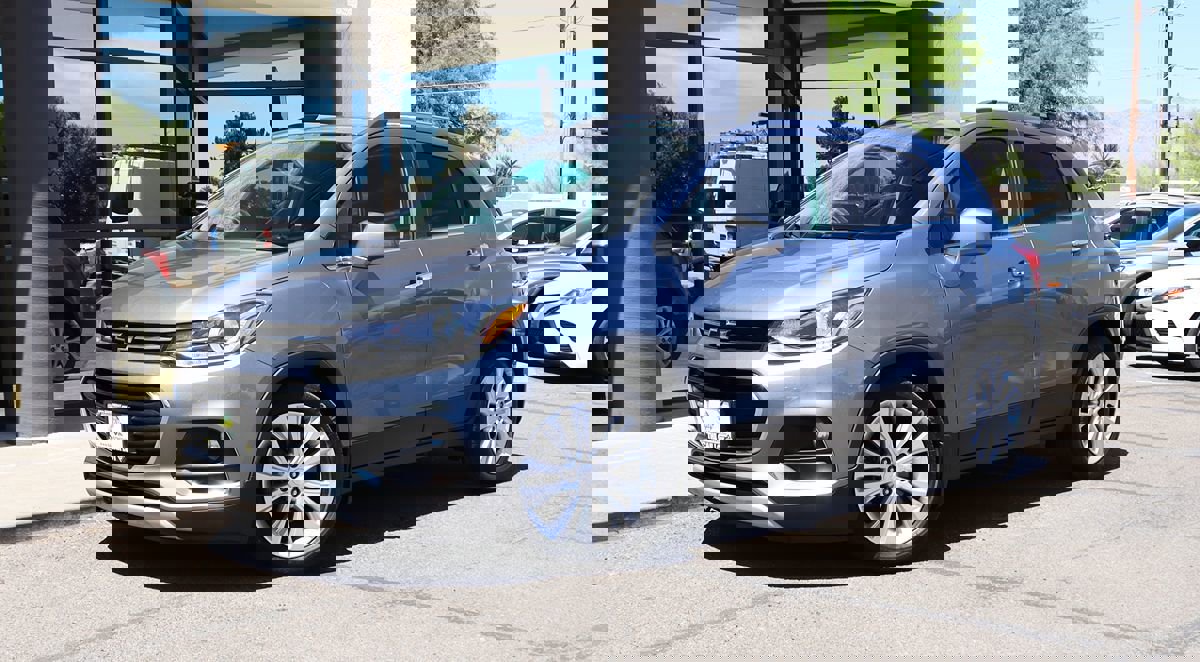 Used 2020 Chevrolet Trax Premier w/ LPO, Protection Package FWD image 2