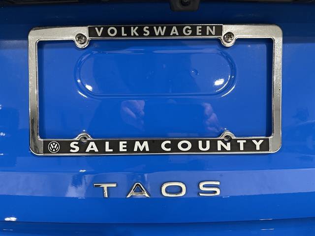 Certified 2025 Volkswagen Taos SE image 11
