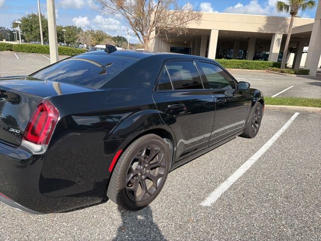 Used 2019 Chrysler 300 Touring w/ Sport Appearance Package image 4