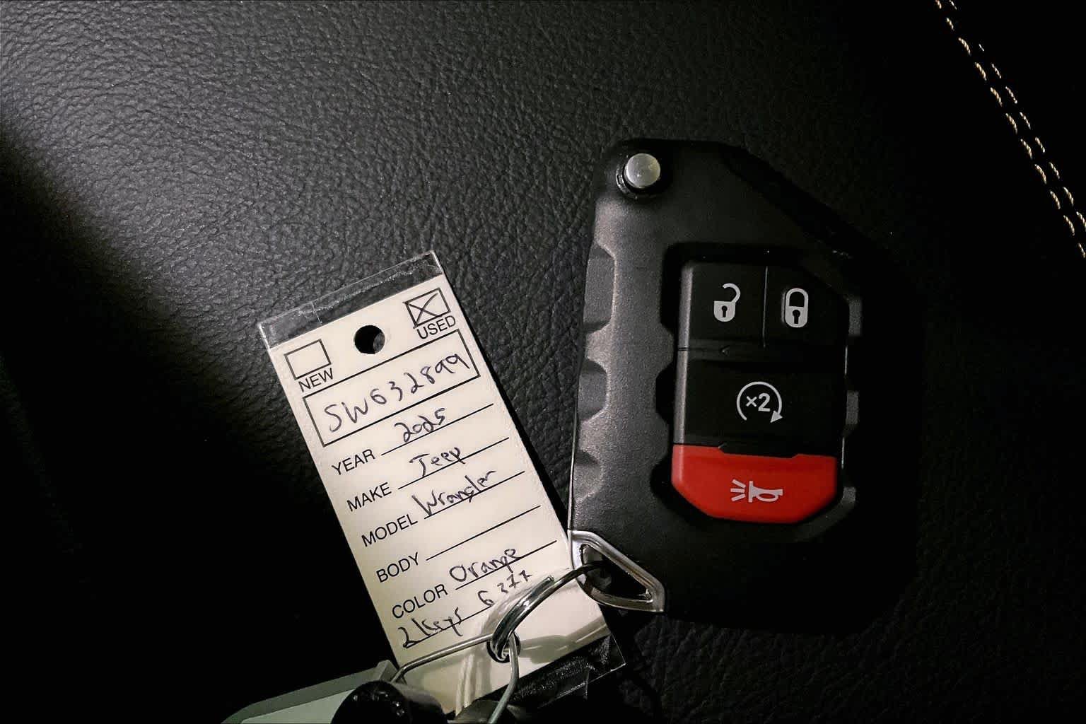 Used 2025 Jeep Wrangler Unlimited Sahara AWD/4WD image 13