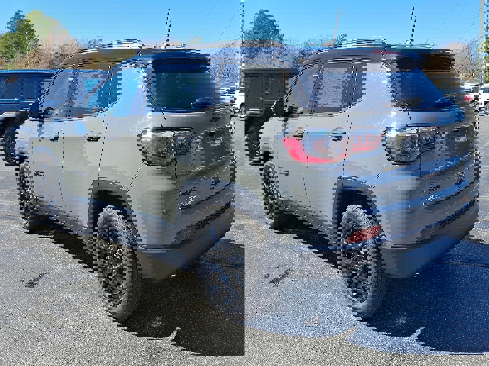 Used 2024 Jeep Compass Latitude w/ Convenience Group image 4