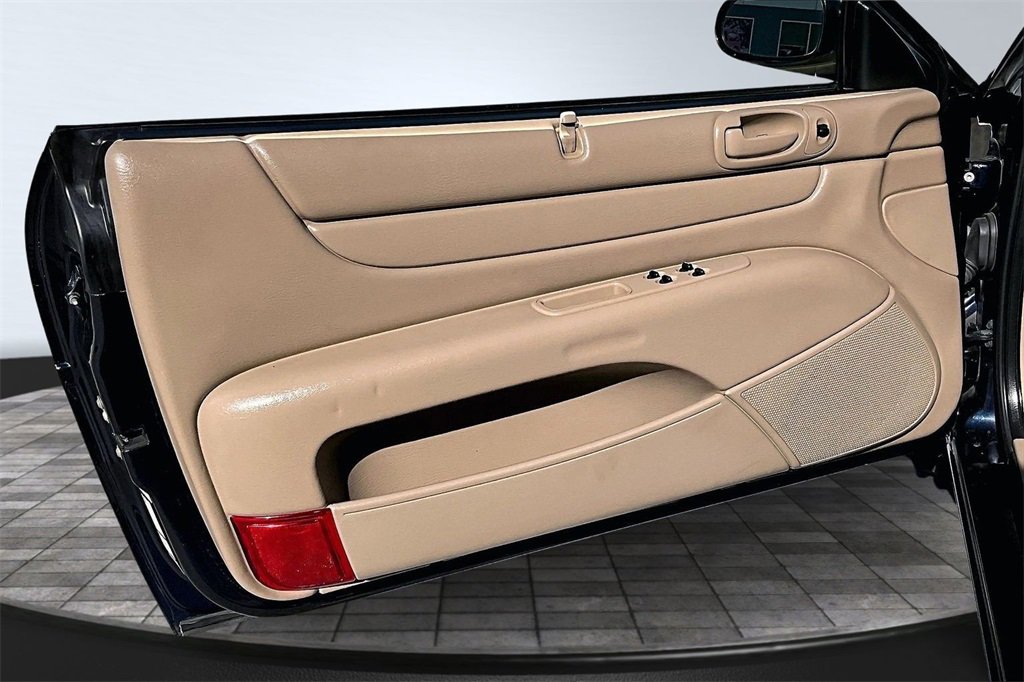 Used 2004 Chrysler Sebring LXi image 12