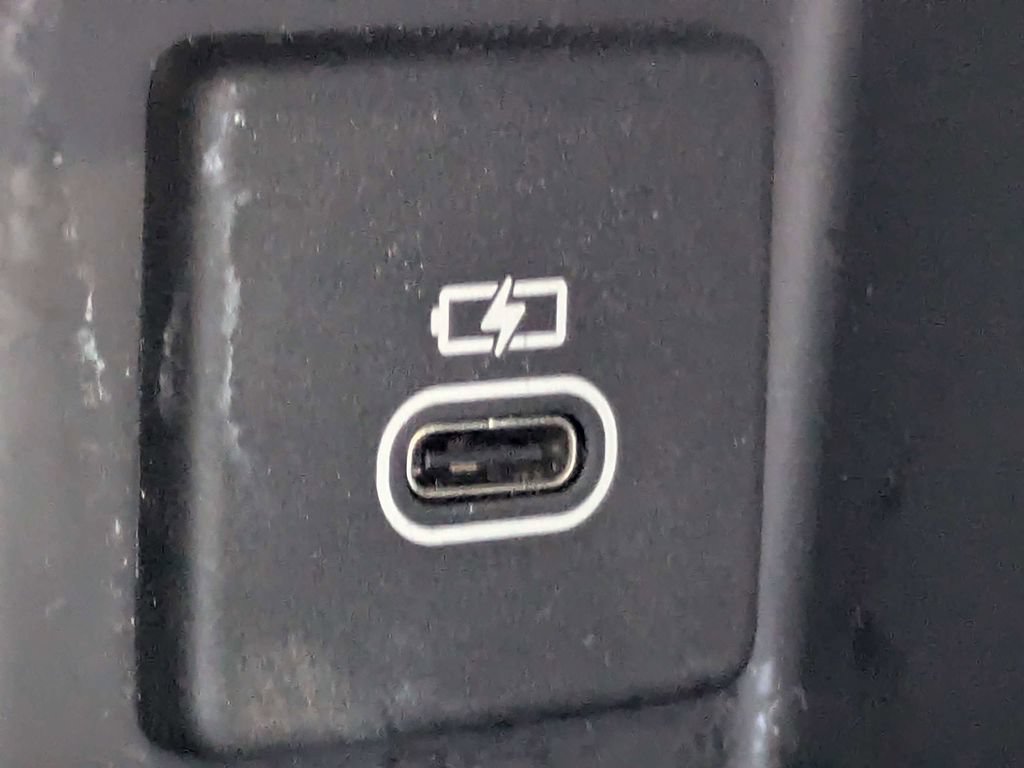 Used 2024 Land Rover Discovery Dynamic SE AWD/4WD image 25
