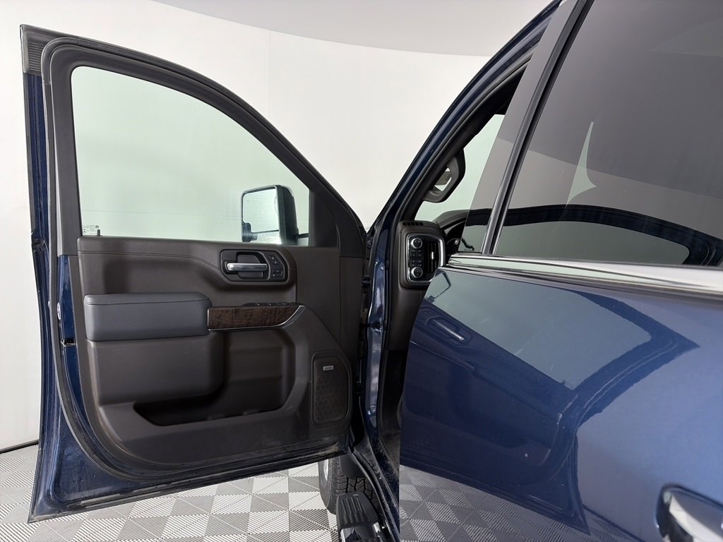 Used 2020 GMC Sierra 3500 Denali w/ Denali Ultimate Package image 10