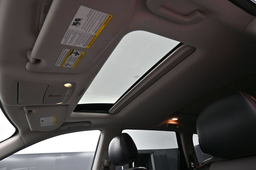Used 2020 Nissan Pathfinder SL AWD/4WD image 13