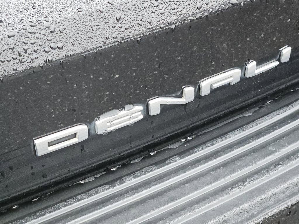 Used 2023 GMC Yukon Denali image 6