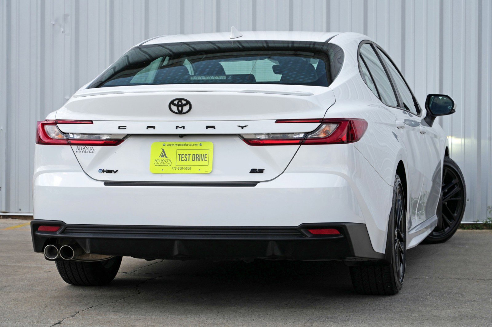 Used 2025 Toyota Camry SE image 3