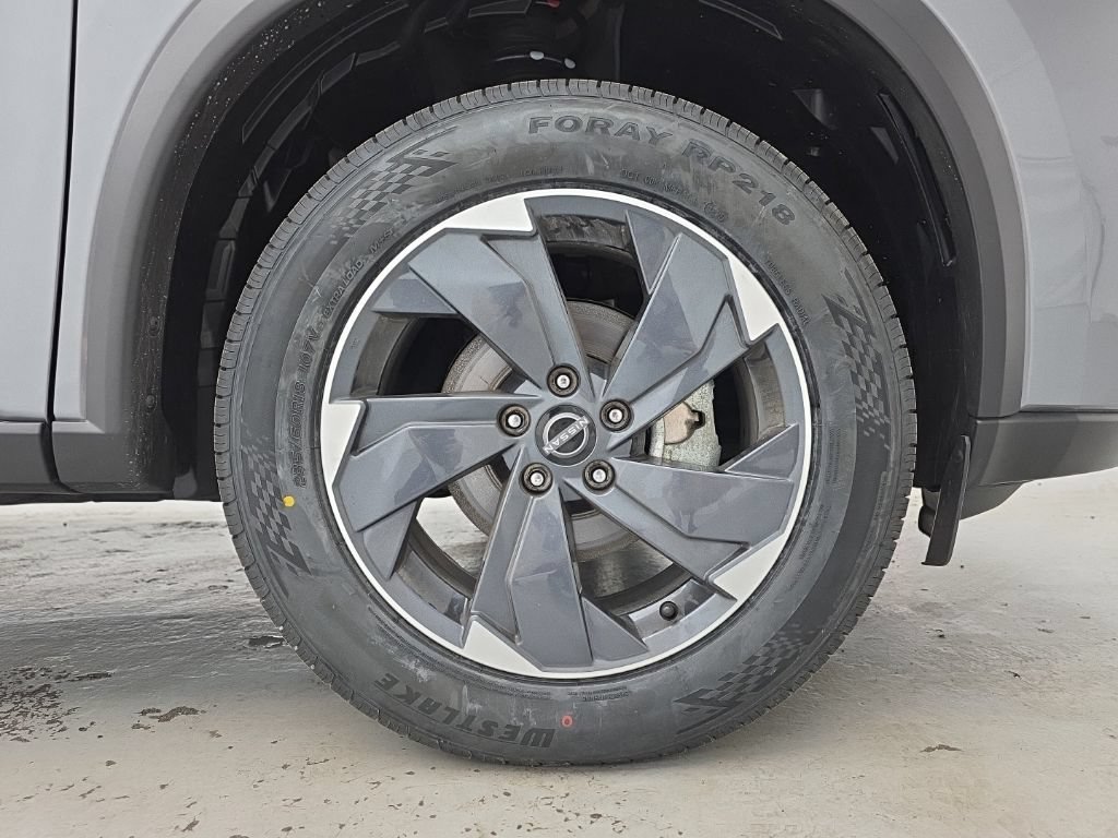 Used 2024 Nissan Rogue SV AWD/4WD image 18