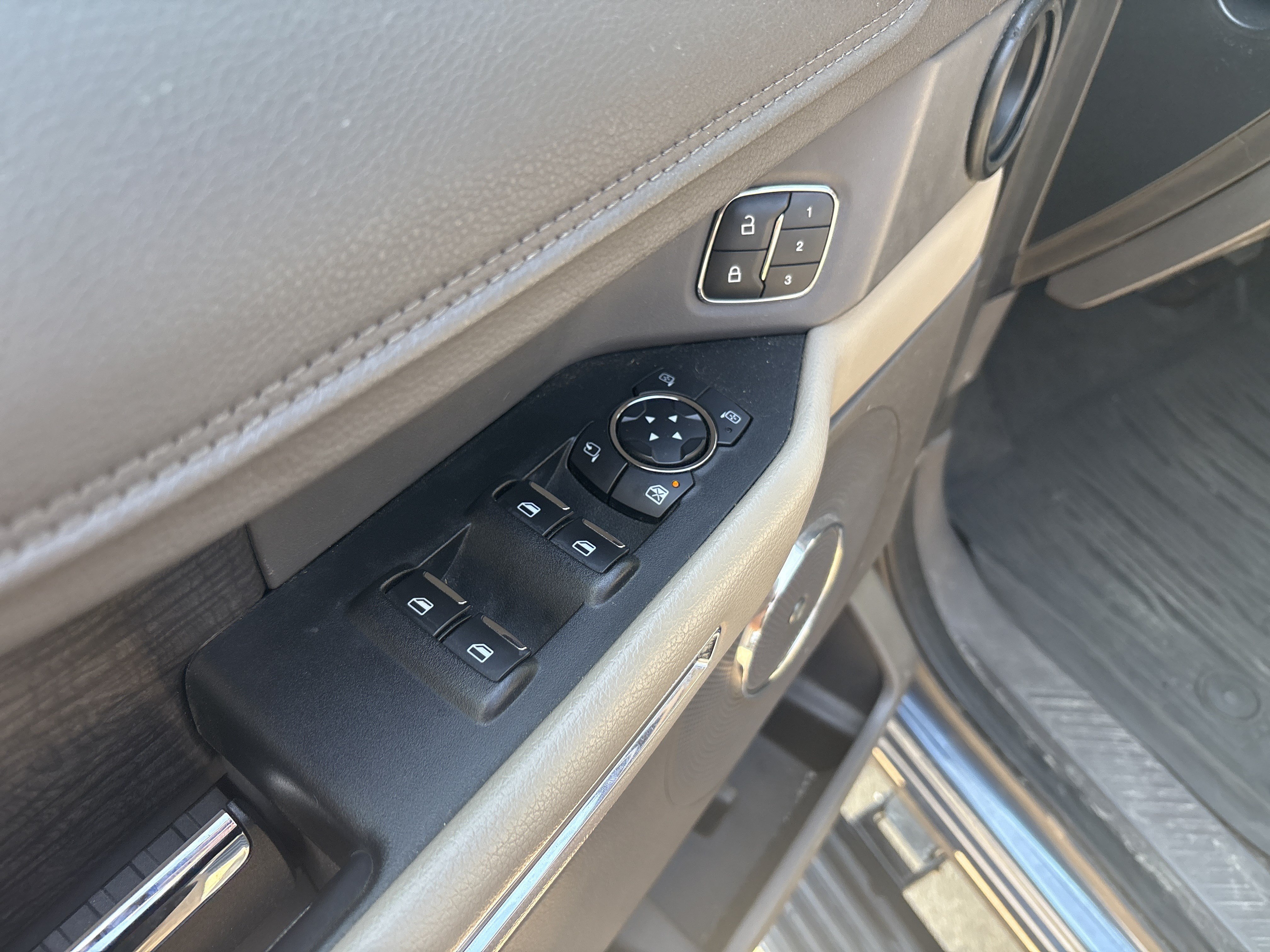Used 2019 Ford Expedition Limited w/ Equipment Group 302A RWD image 15