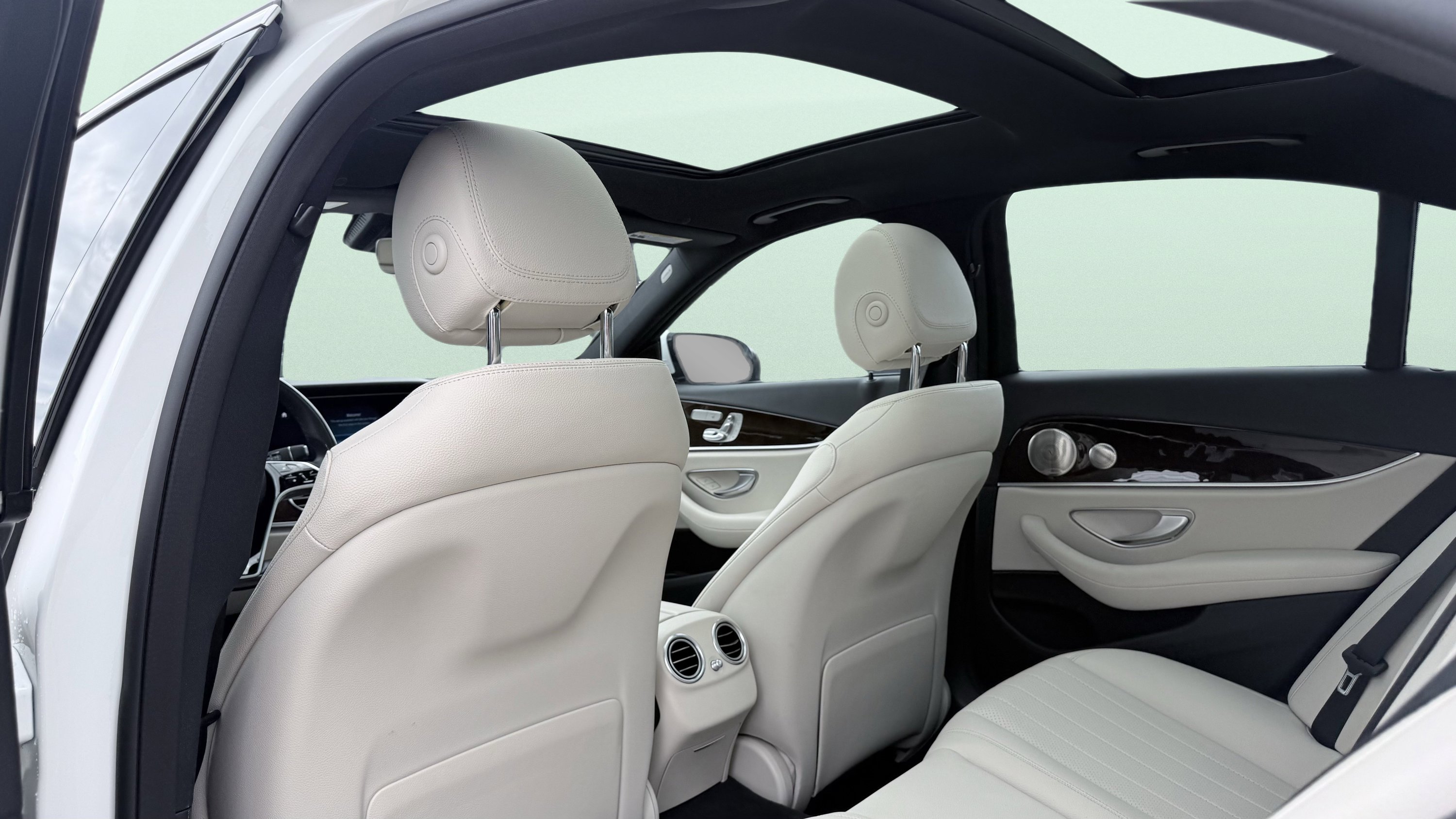 Used 2023 Mercedes-Benz E 350 Sedan image 32