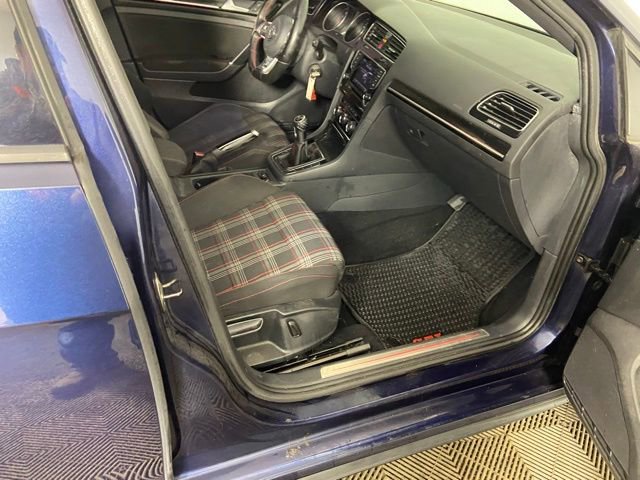 Used 2015 Volkswagen Golf 4-Door image 12