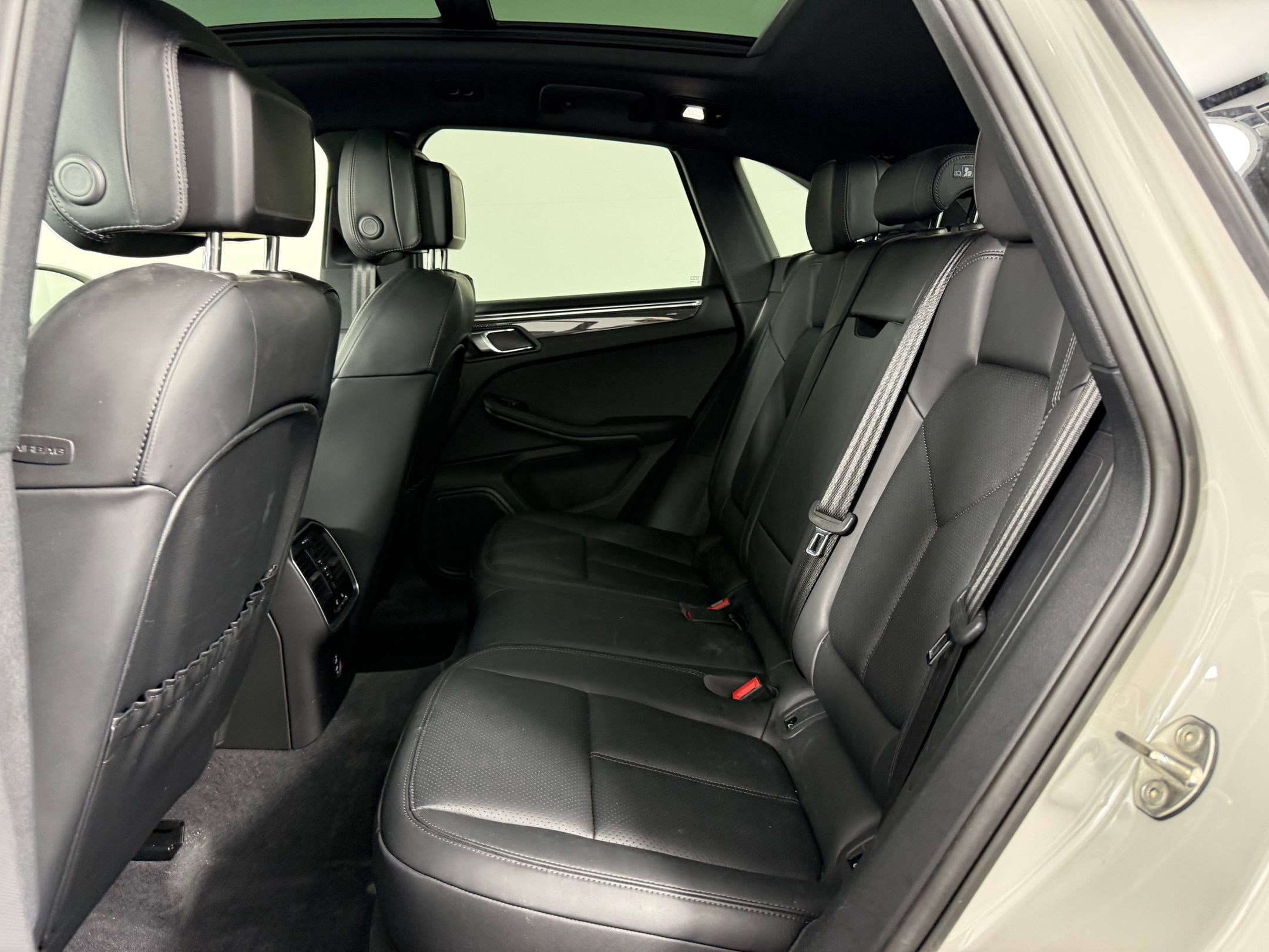 Certified 2024 Porsche Macan S image 18