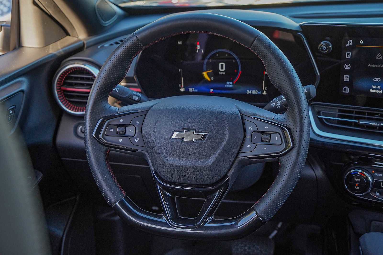 Used 2024 Chevrolet Trax RS w/ Sunroof Package image 25