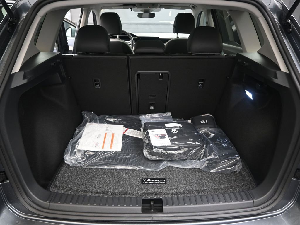 Used 2025 Volkswagen Taos SE w/ Panoramic Sunroof Package image 19
