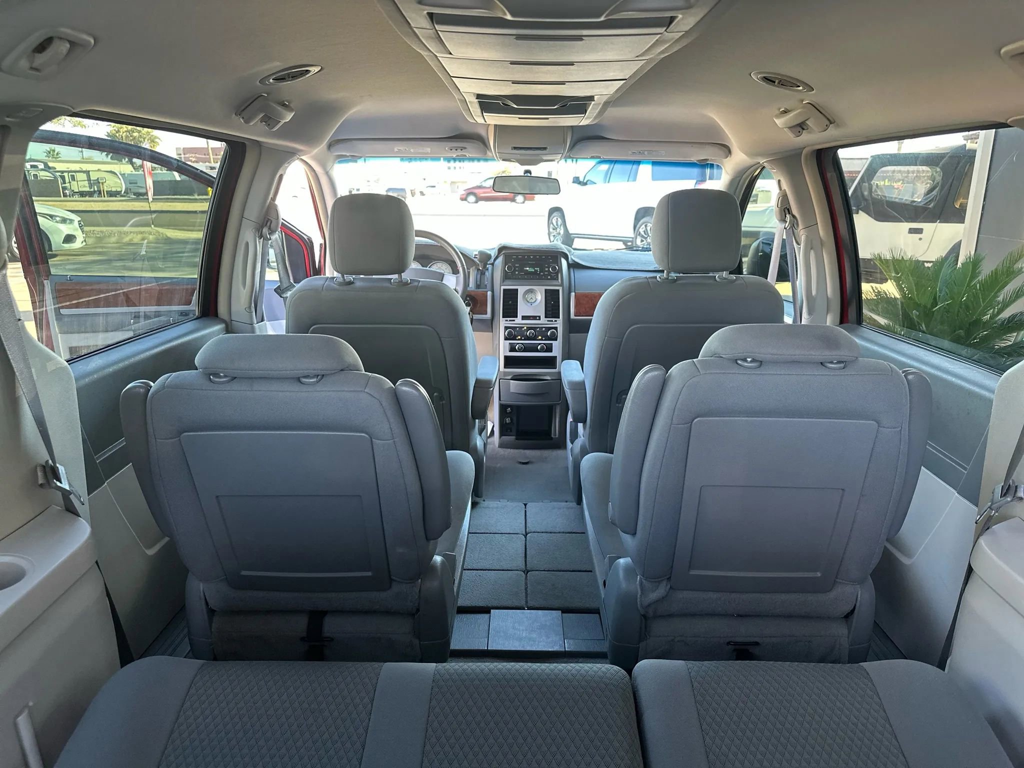 Used 2009 Chrysler Town & Country Touring image 31