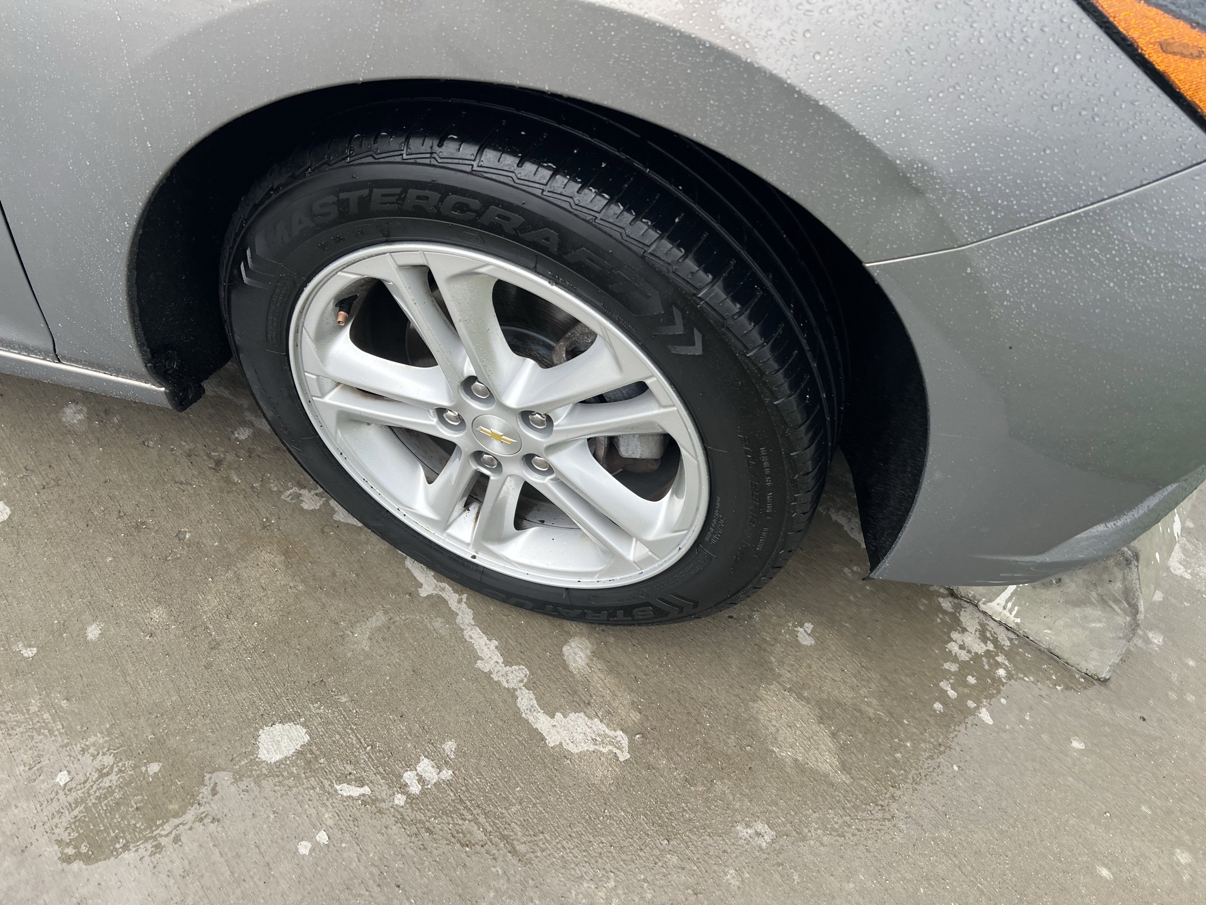 Used 2018 Chevrolet Cruze LT FWD image 2
