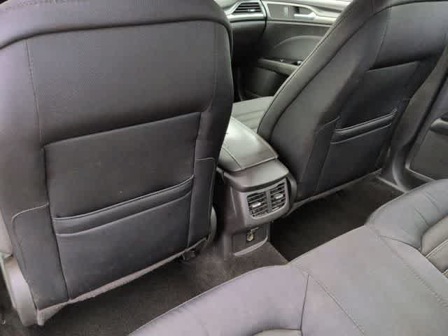 Used 2015 Ford Fusion SE FWD image 17