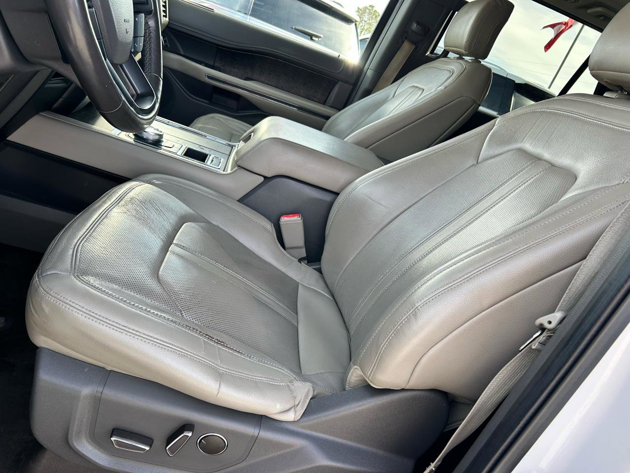 Used 2018 Ford Expedition Max Limited RWD image 9