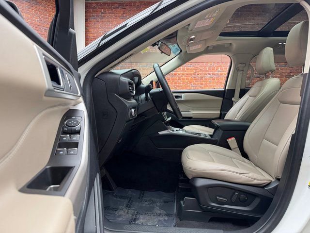 Certified 2022 Ford Explorer XLT w/ Equipment Group 202A image 22