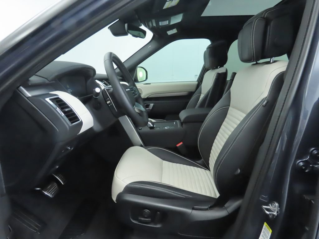 Used 2024 Land Rover Discovery Dynamic SE image 20