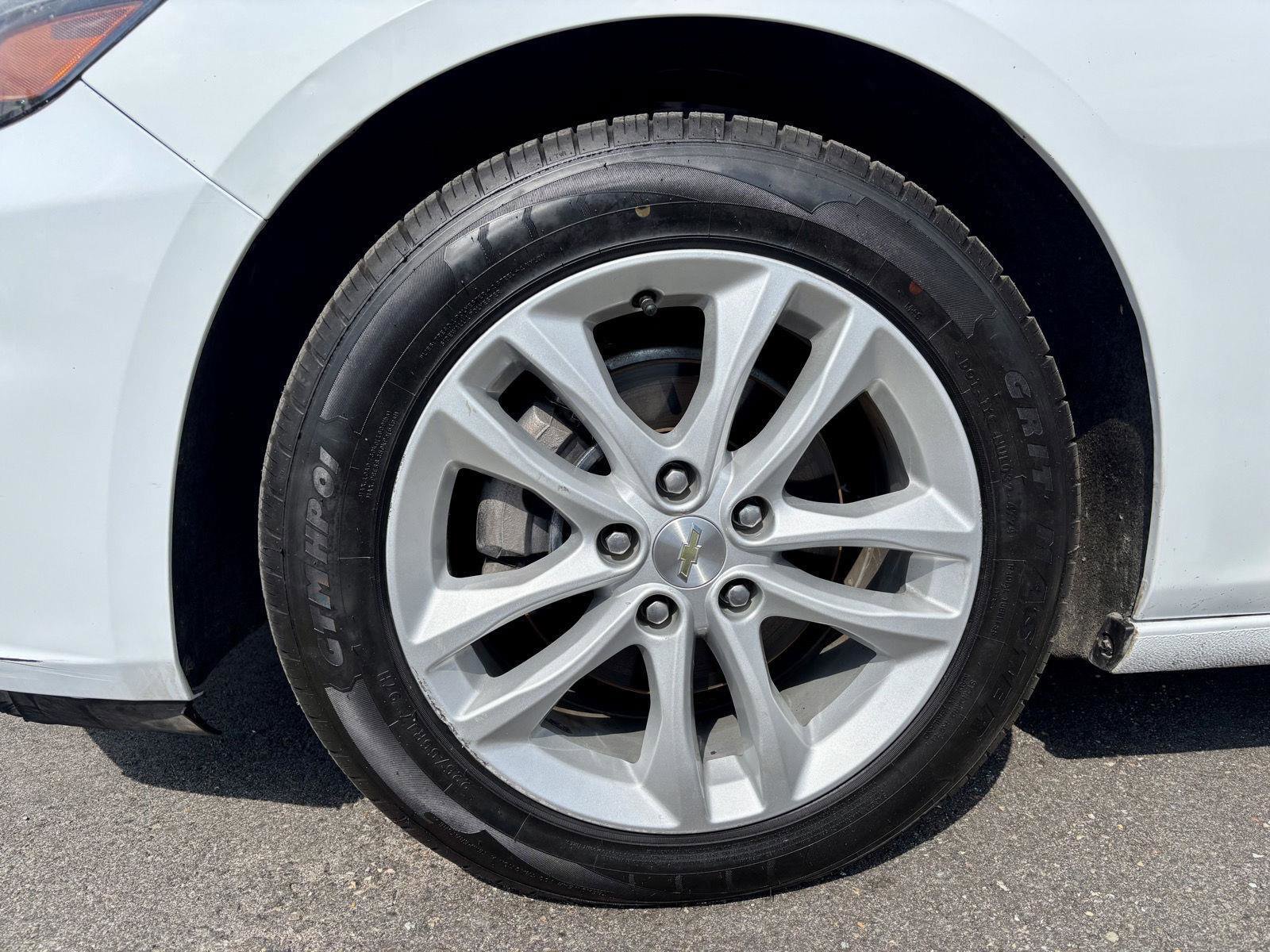 Used 2018 Chevrolet Malibu LT FWD image 29