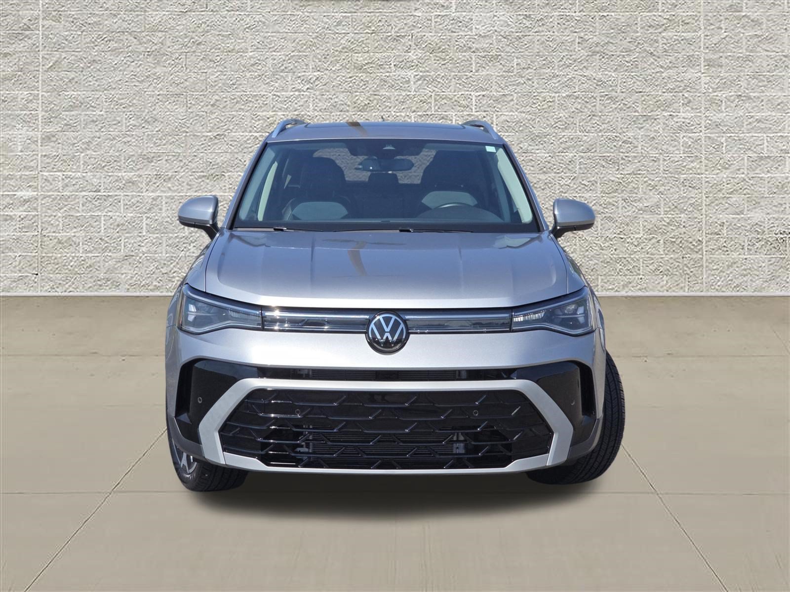 Certified 2025 Volkswagen Taos SEL AWD/4WD image 2