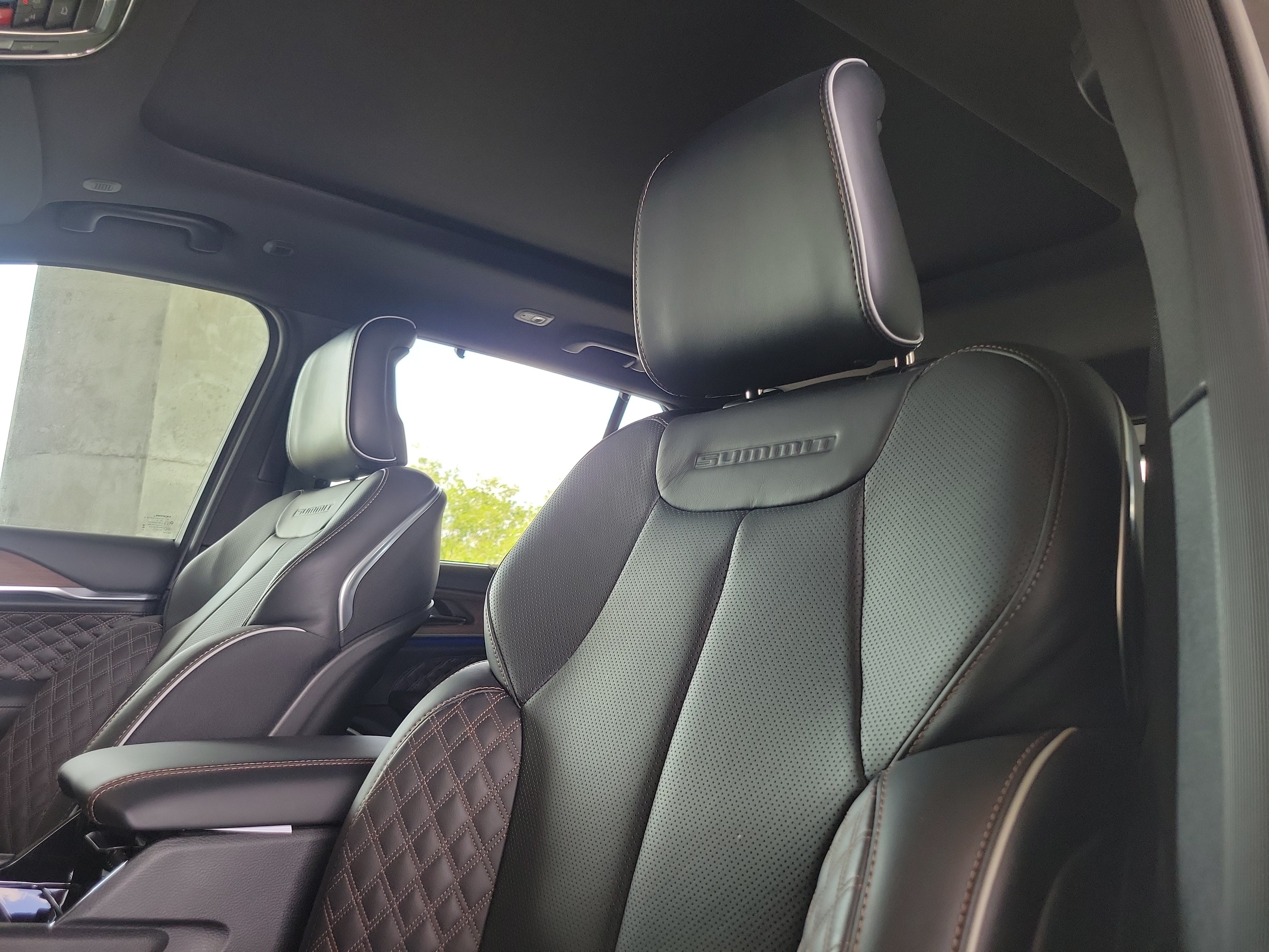 New 2025 Jeep Grand Cherokee Summit w/ Adv Protech Group IV AWD/4WD image 18