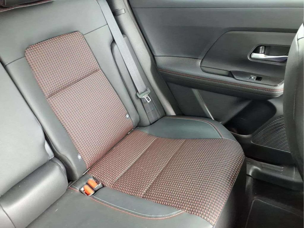 Used 2025 Nissan Kicks SR FWD image 18