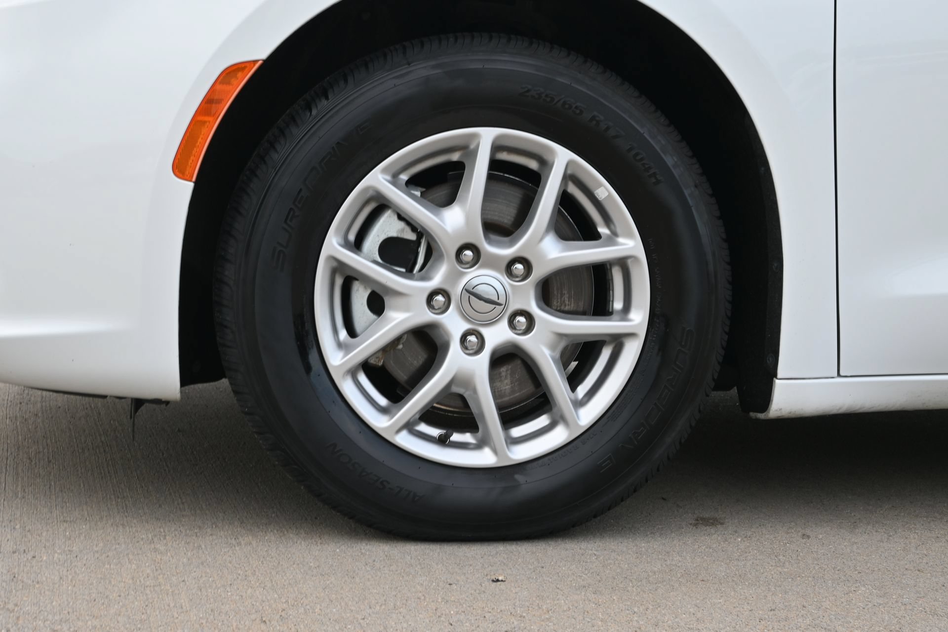 Used 2023 Chrysler Pacifica Touring-L FWD image 29