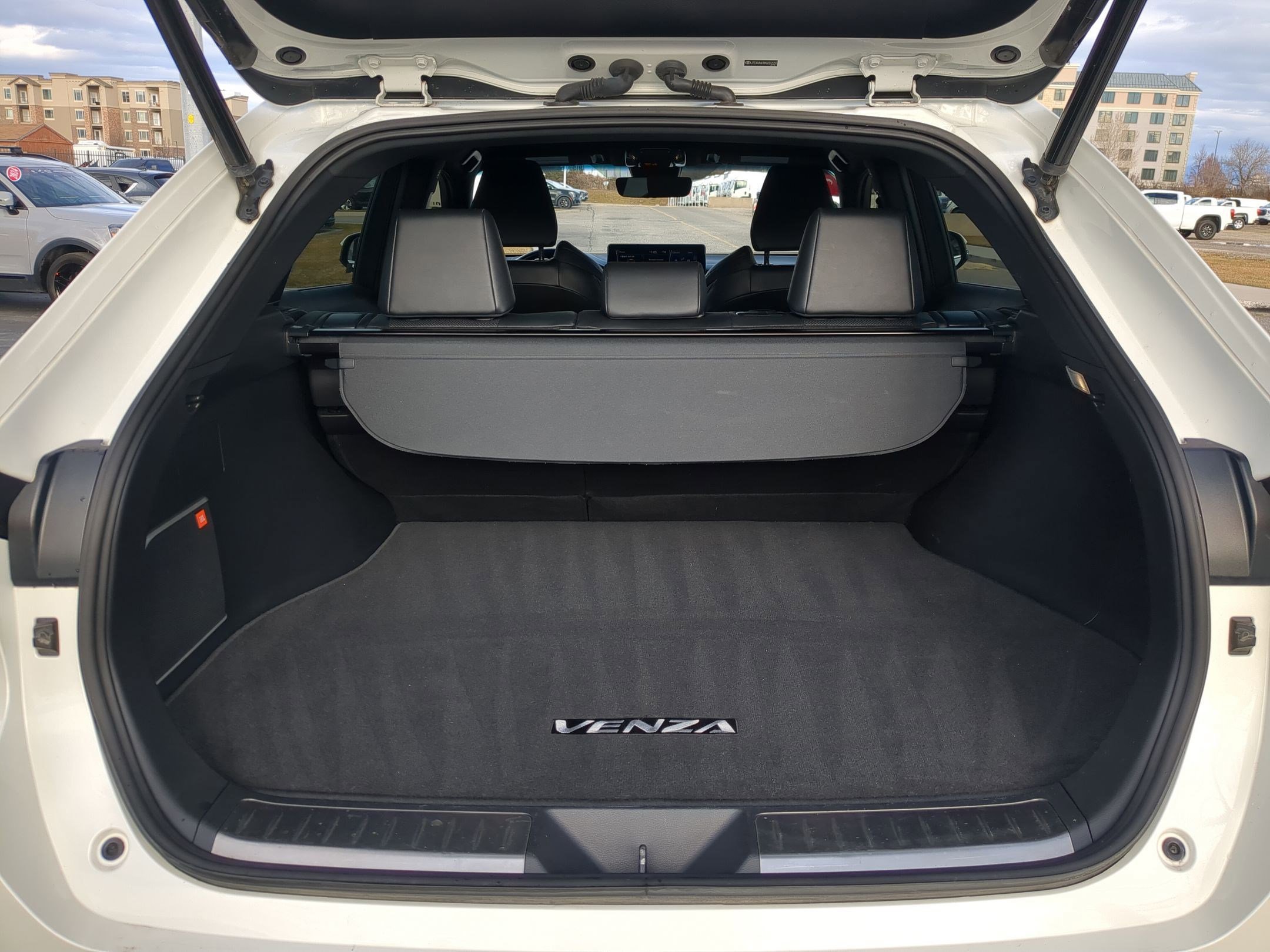 Used 2021 Toyota Venza Limited image 21