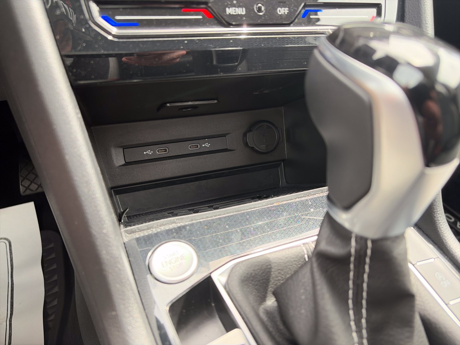 Certified 2025 Volkswagen Taos SE AWD/4WD image 22