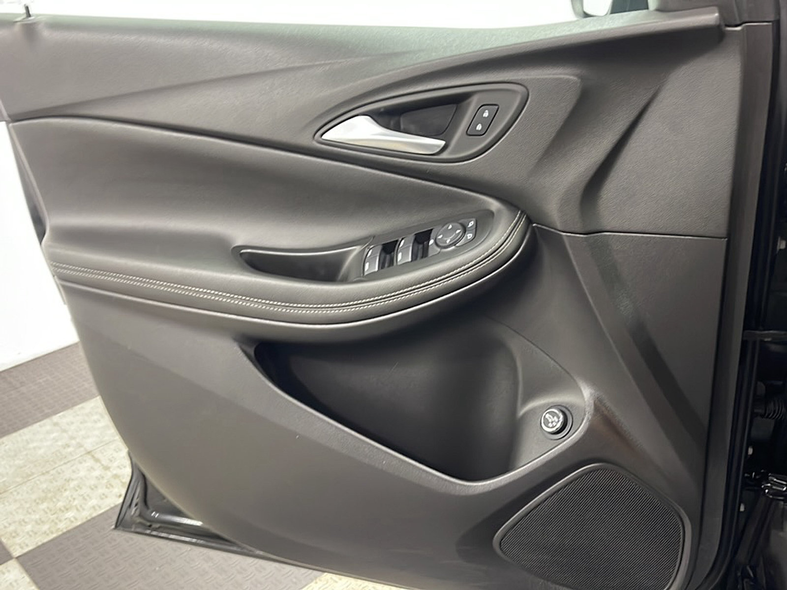 Used 2023 Buick Encore GX Select w/ Sport Touring Package FWD image 12