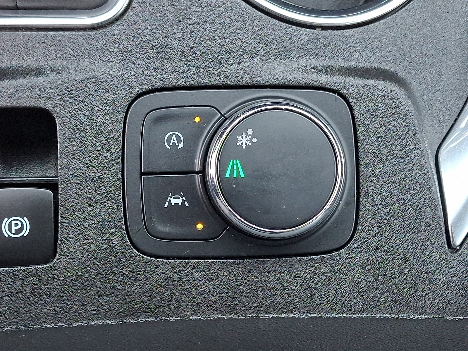 Used 2023 Chevrolet Traverse LS w/ Safety Package FWD image 28