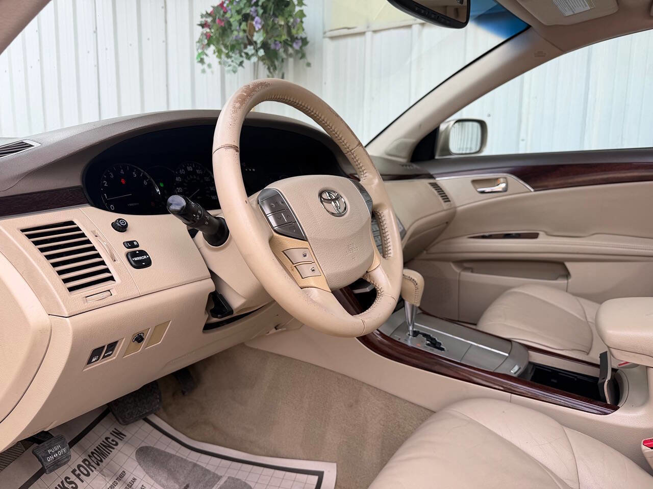 Used 2008 Toyota Avalon XLS image 11