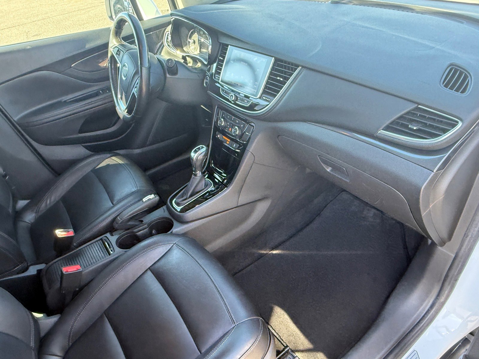 Used 2019 Buick Encore Essence image 11