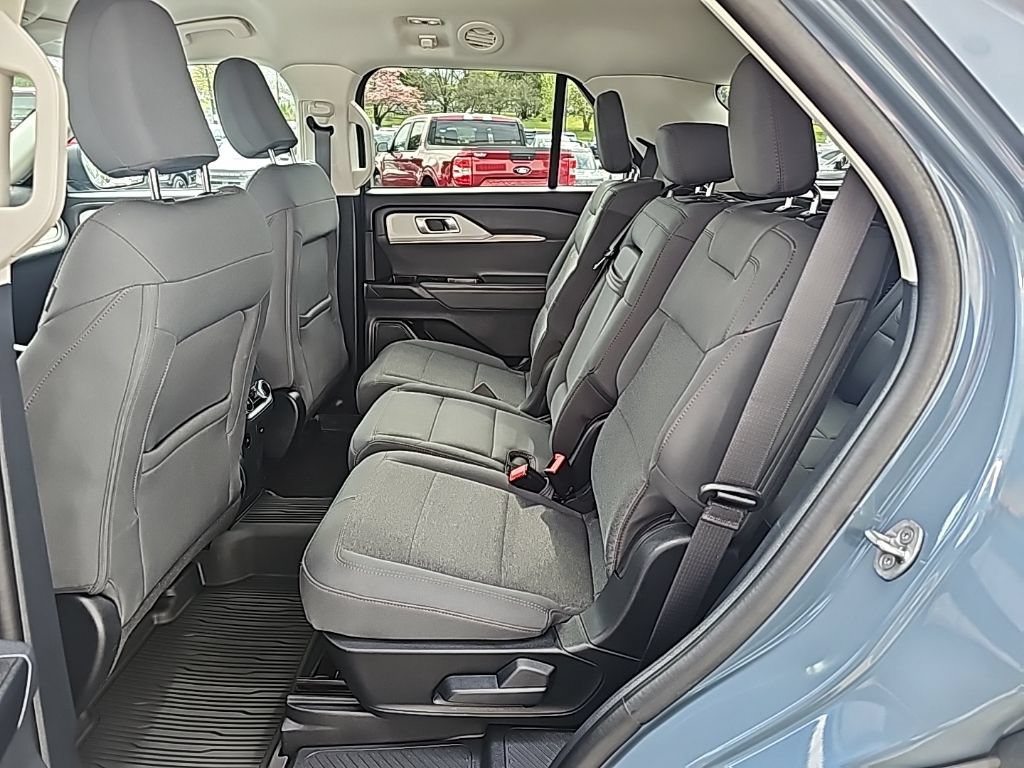 Used 2025 Ford Explorer Active AWD/4WD image 11