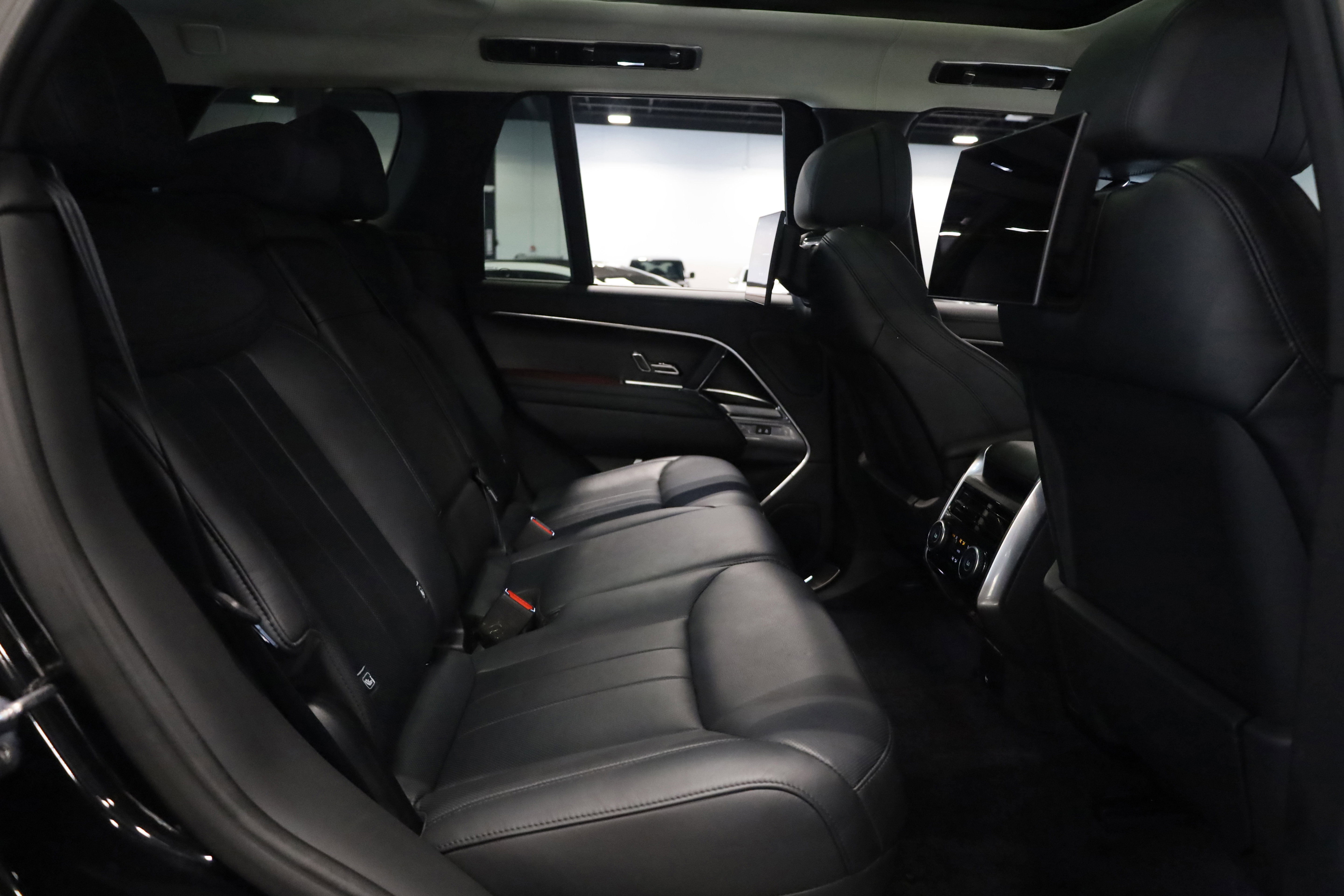 Used 2023 Land Rover Range Rover First Edition image 41