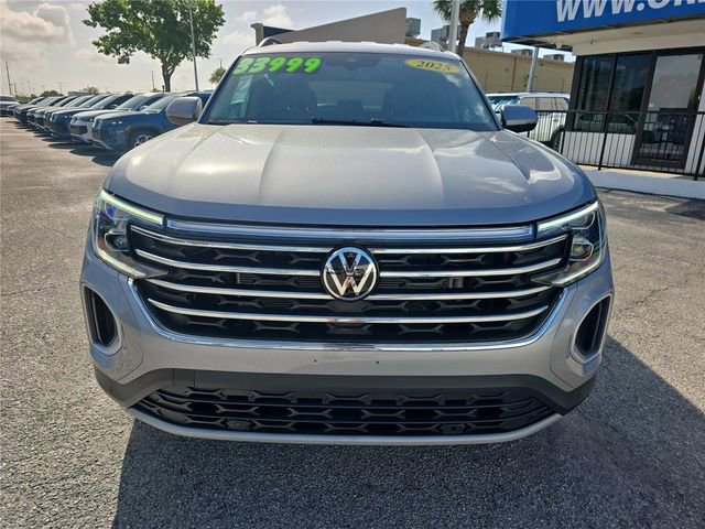 Used 2025 Volkswagen Atlas SE image 2