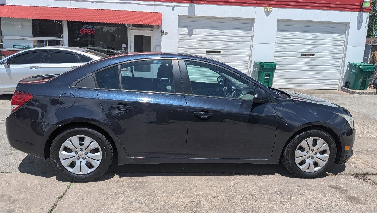 Used 2014 Chevrolet Cruze LS FWD image 4