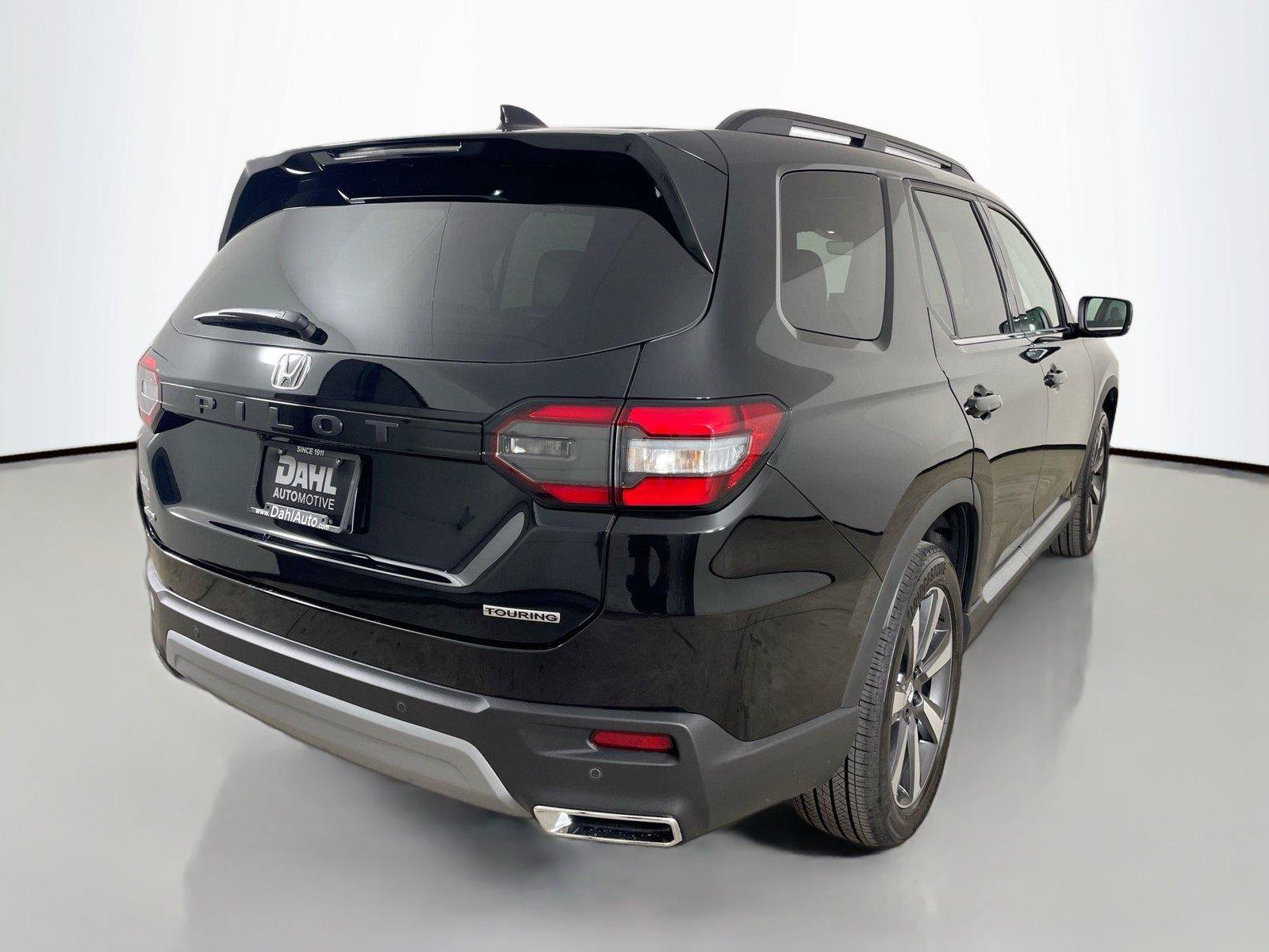 Used 2025 Honda Pilot Touring image 13