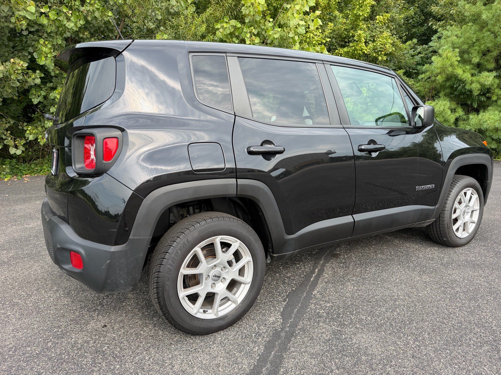 Used 2023 Jeep Renegade Latitude AWD/4WD image 17