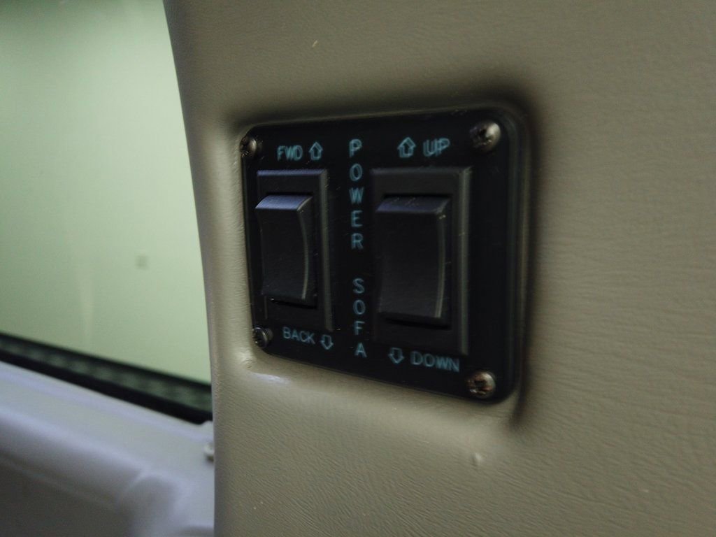 Used 2020 Chevrolet Express 2500 Extended w/ Enhanced Convenience Package image 8