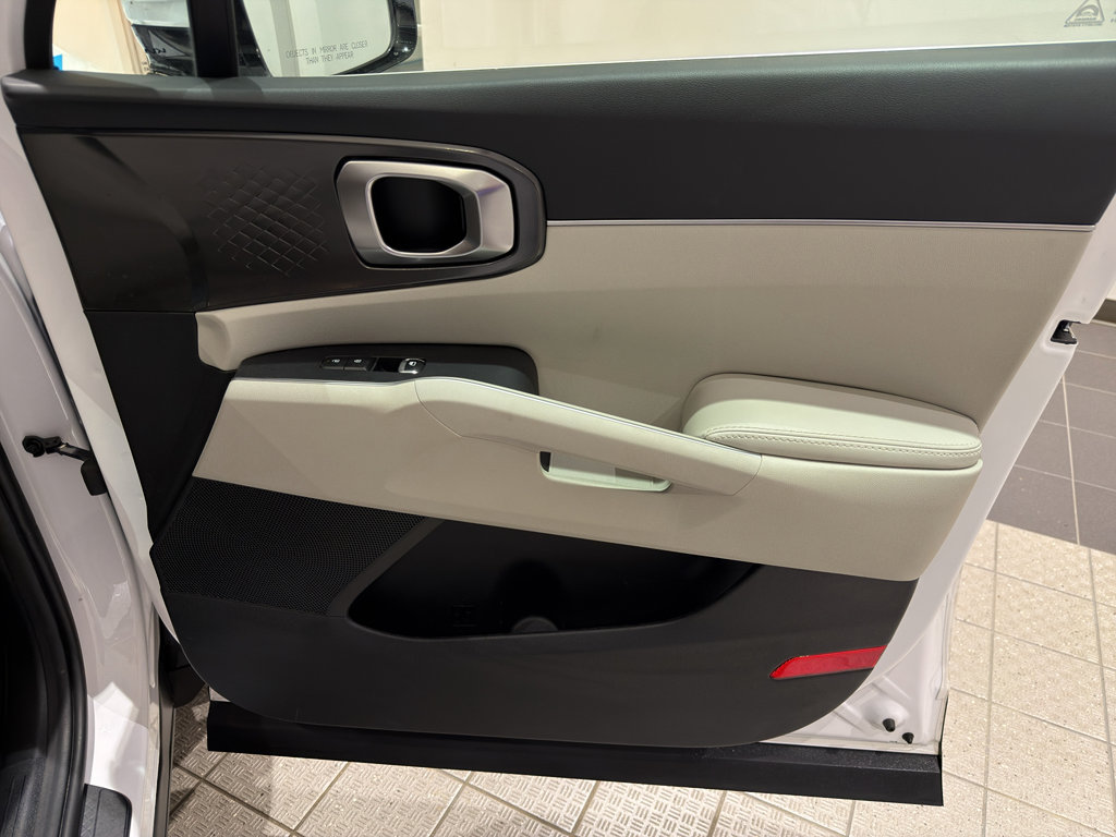 Used 2025 Kia Sorento S FWD image 26