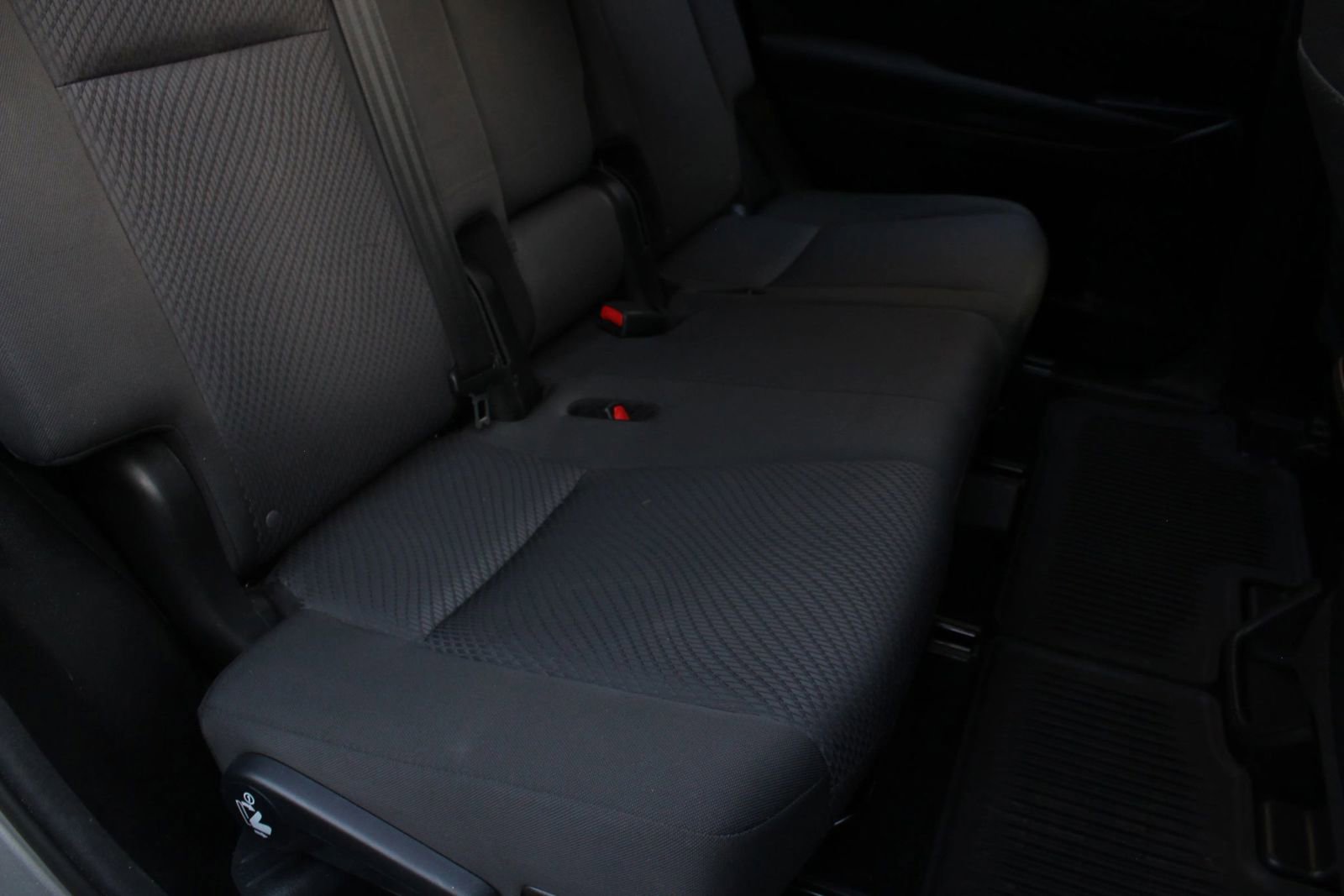 Used 2016 Toyota Highlander LE AWD/4WD image 22