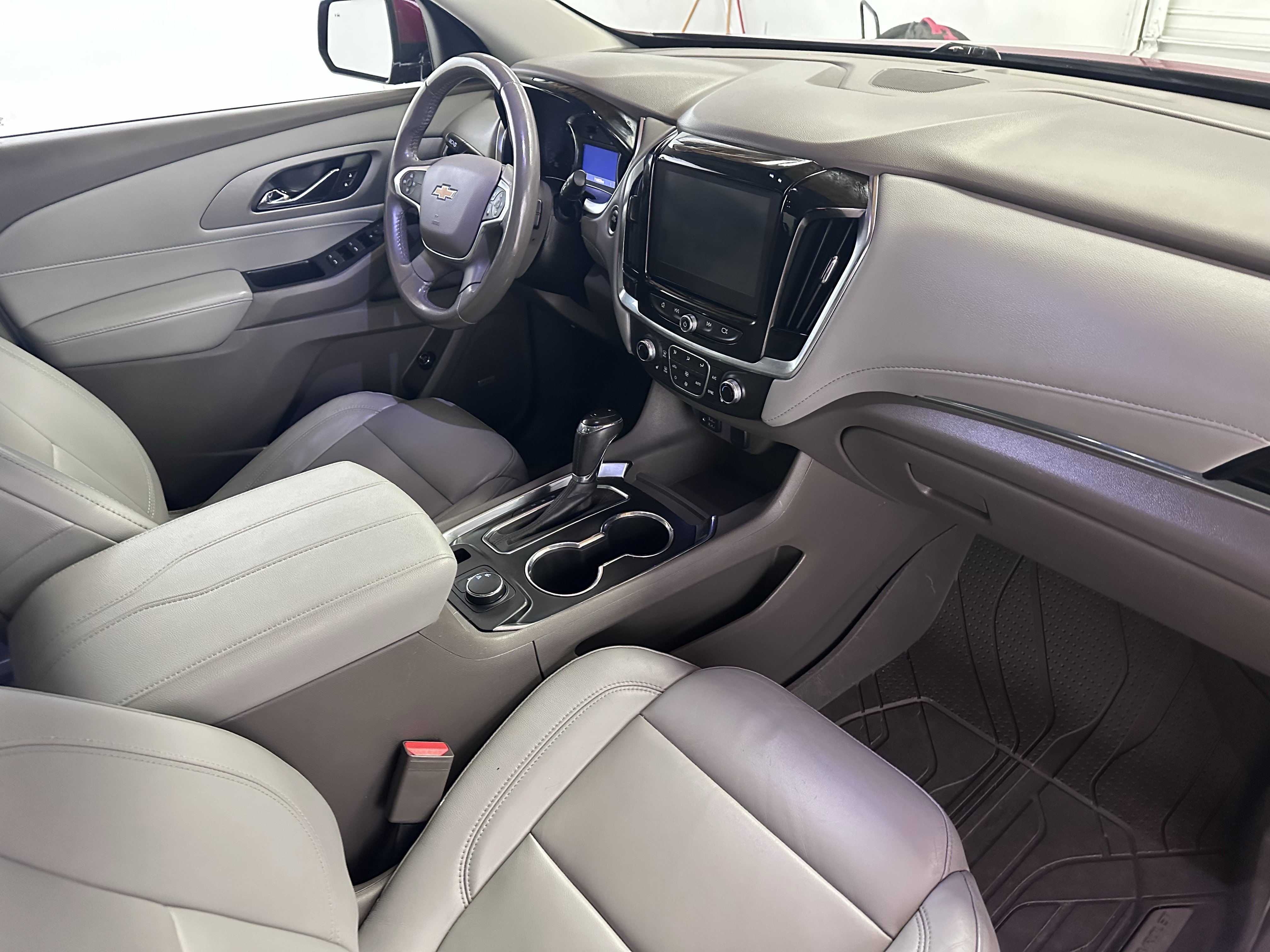Used 2020 Chevrolet Traverse LT w/ LT Premium Package FWD image 43