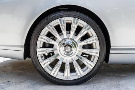 Used 2014 Rolls-Royce Phantom Drophead Coupe image 47