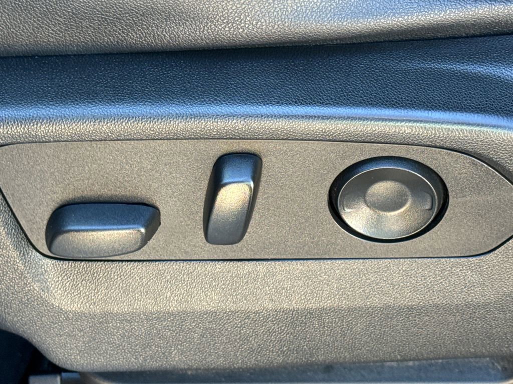 Used 2022 Chevrolet Tahoe Z71 w/ Luxury Package AWD/4WD image 23